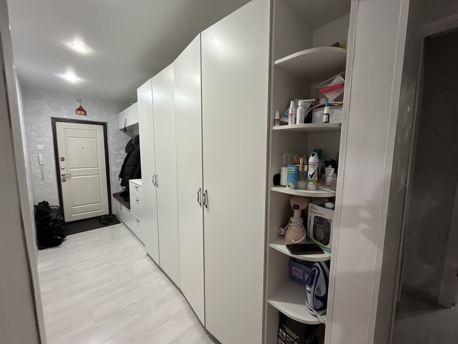 Продаю прихожая 140000тг