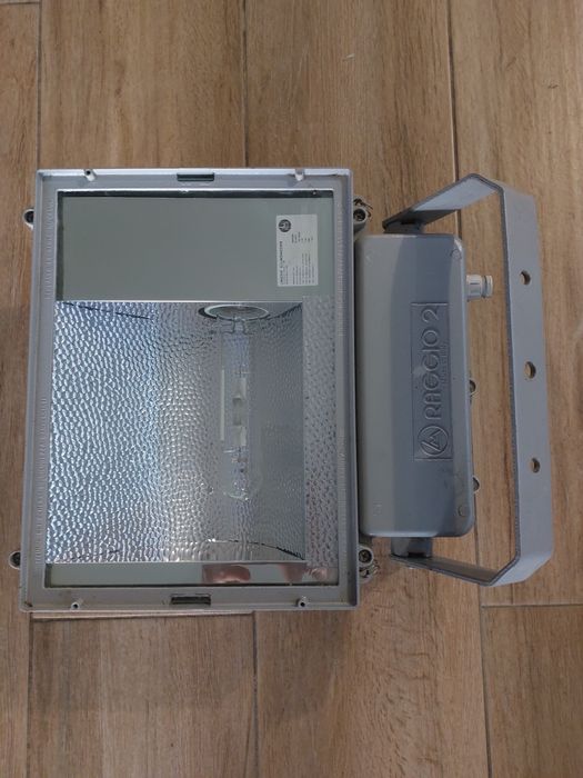 Reflector MARE antiexplozie si lampa cu vapori de sodiu