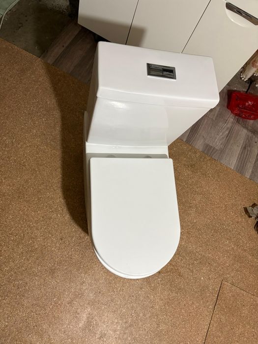 Унитаз продам.