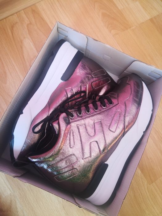 Нови маратонки на платформа