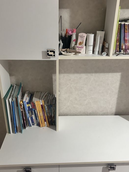 Продаю шкаф книжный