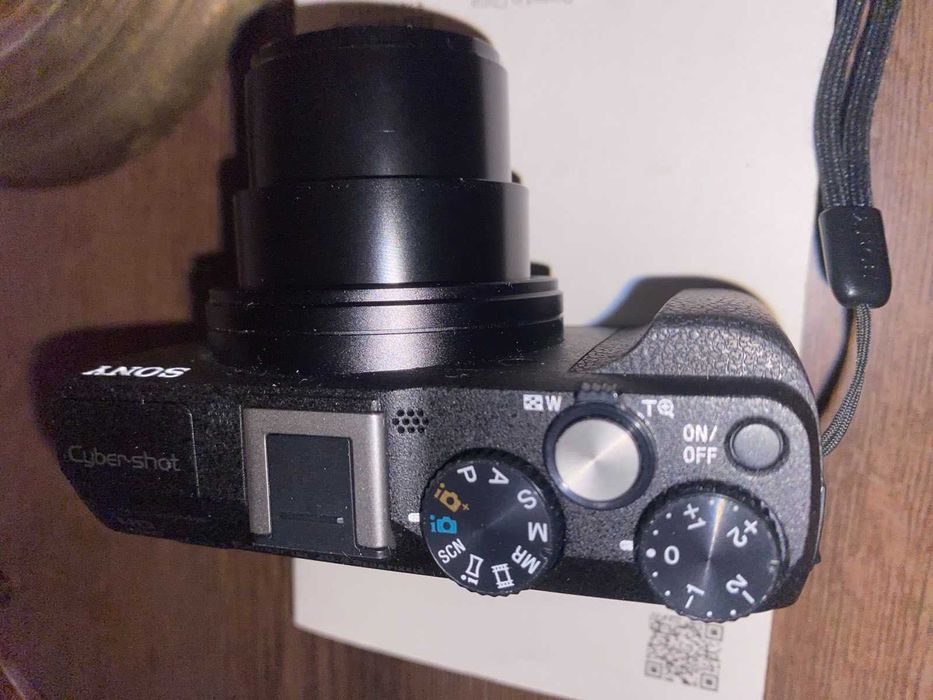 Продавам - компактна камера Sony DSC HX60- нова