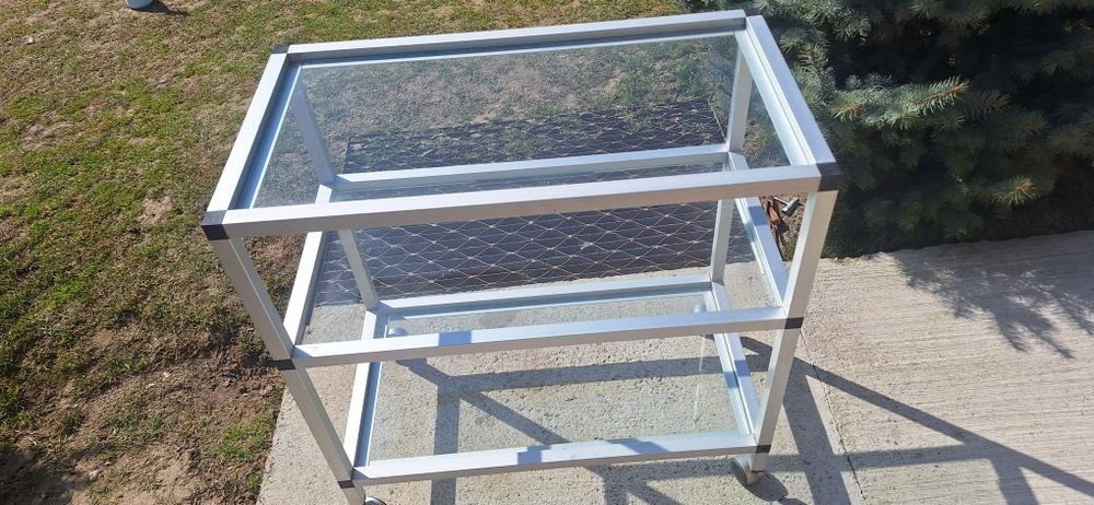 Masuta din aluminiu cu sticla securizata