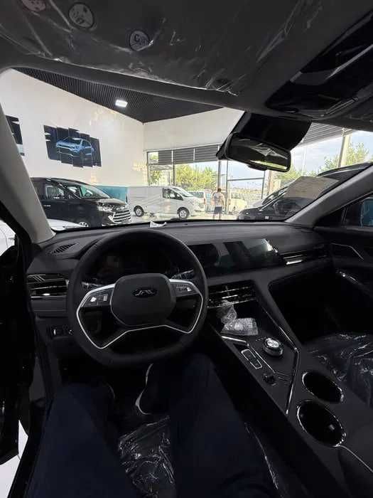 JAC CENTER RASMIY DILLERI JS8 krossoveri sotuvda mavjud !