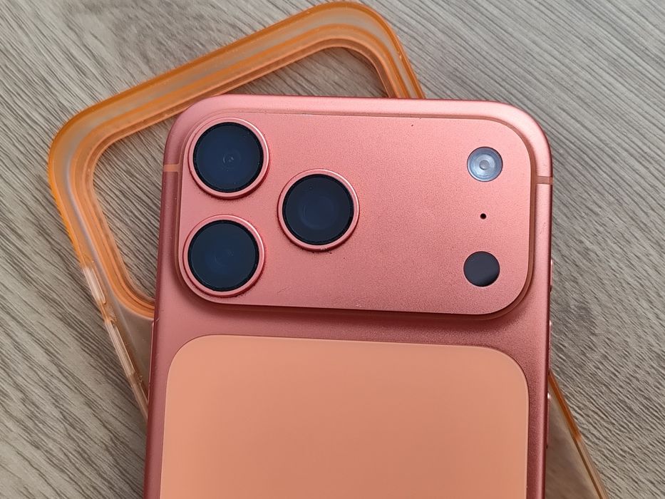 iPhone 17 pro max Orange