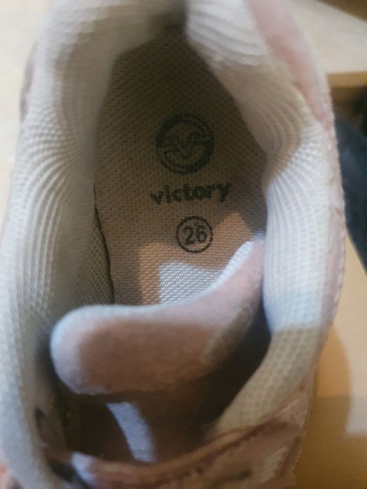 Продам кроссовки детские