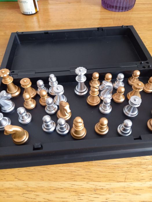 Продам шахматы+ домино