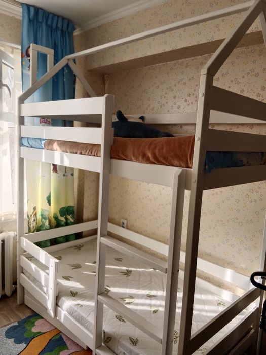 Двухъярусная кровать