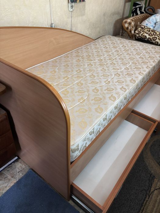 Продам кровать и матрас
