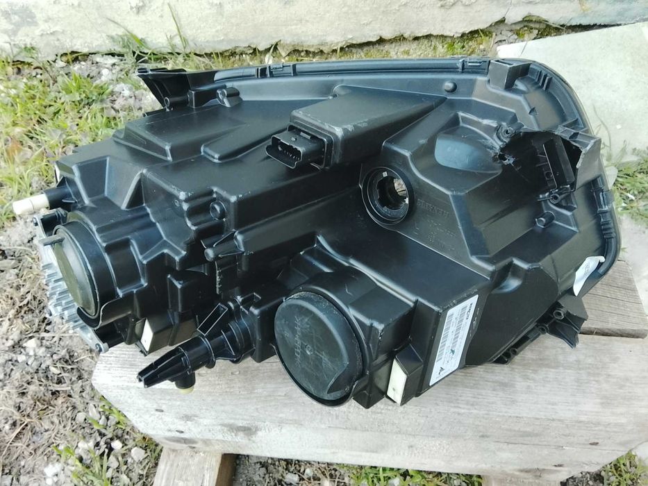 Десен фар за Dacia Duster  2017-2022г