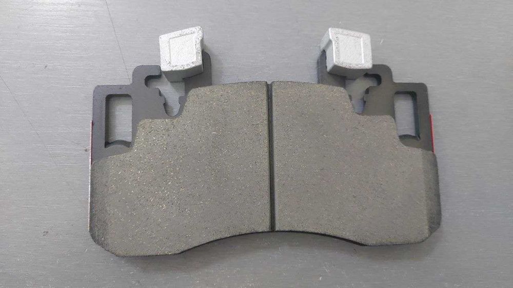 Тормозные колодки на иномарки этектро и двс