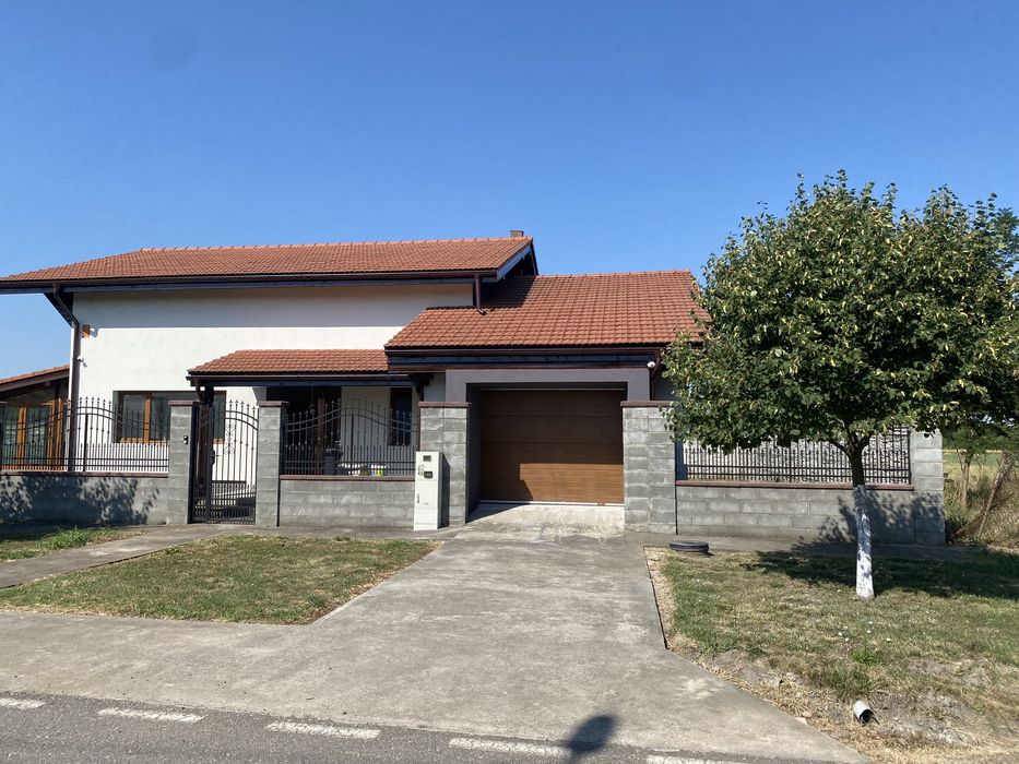 Se vinde casa , com uivar sat Rauti !