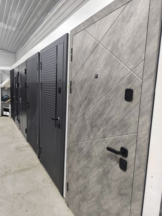 Входные двери. Сыртқы есіктер. Двери