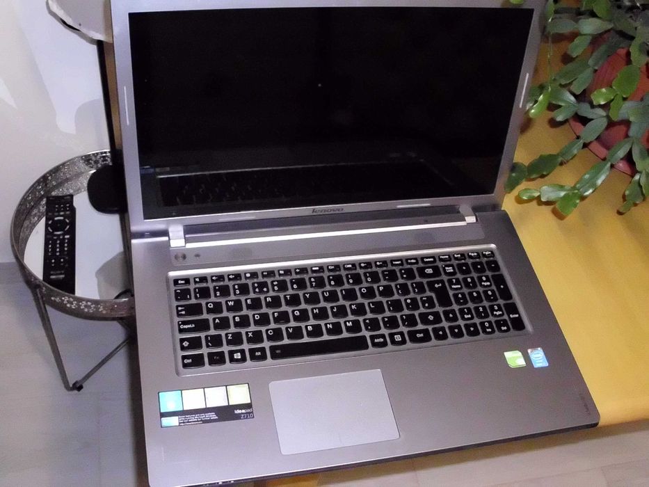 Lenovo Z710 | i7 | 16GB RAM | SSD | Ecran 17.3  | Video Dedicat
