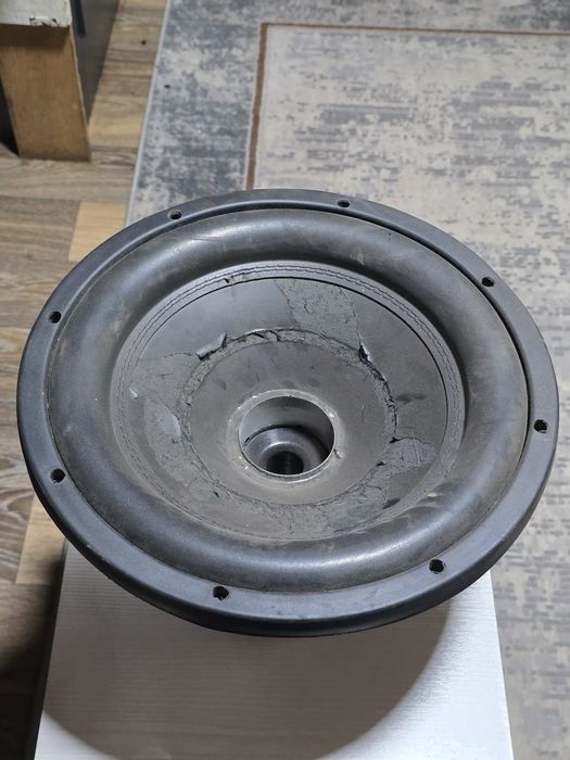 Продам сабвуфер 12 бошка