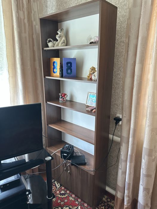 Продам книжный шкаф