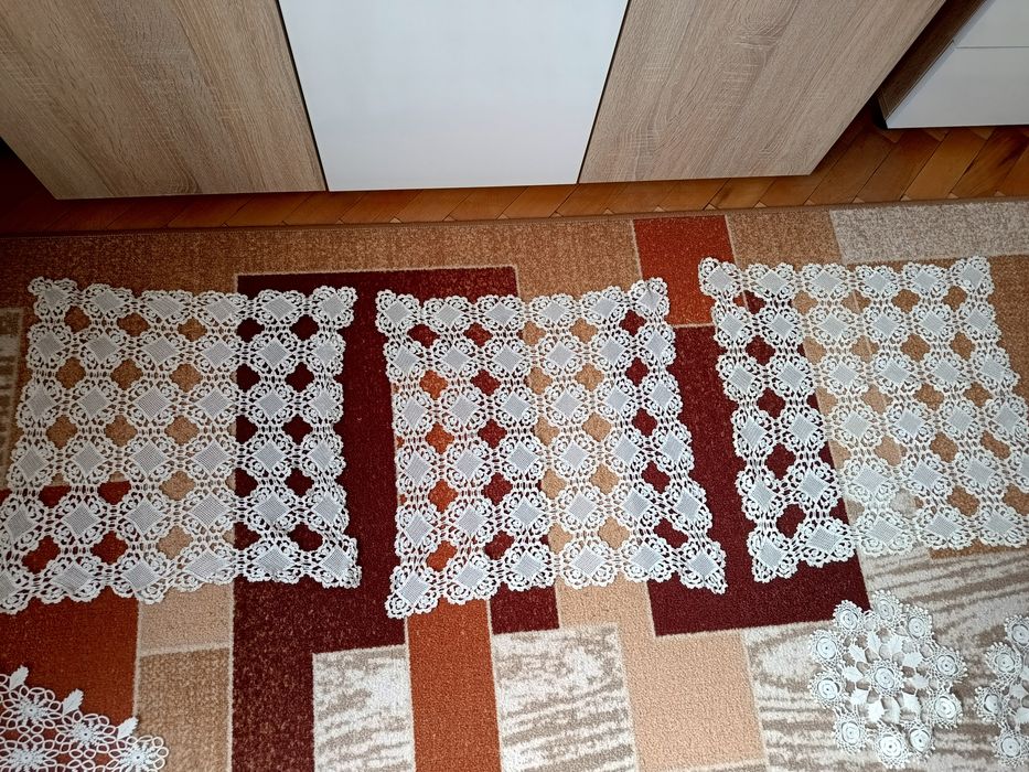 Продавам ръчни плетива и декорирани възглавници