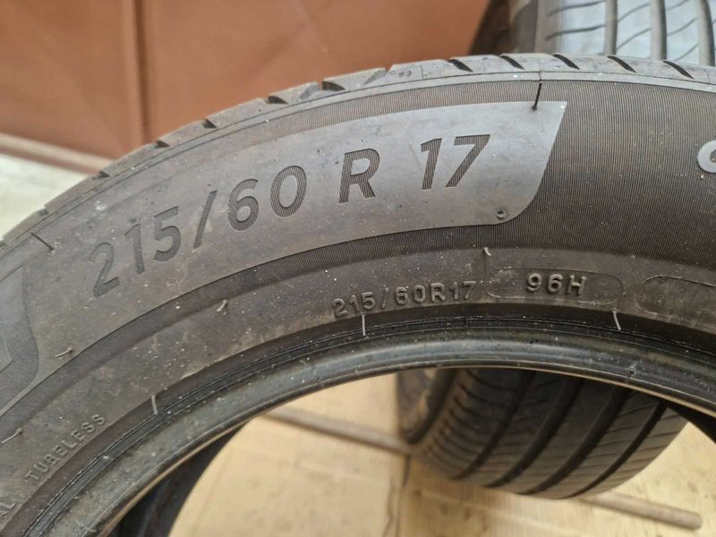 2 Michelin R17 215/60
летни гуми
DOT1321