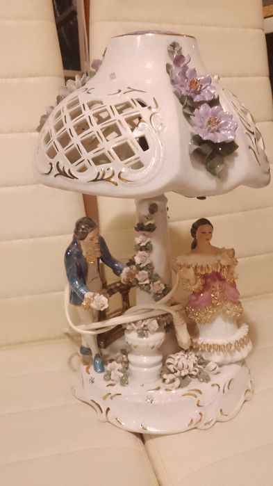 Veioza statueta portelan