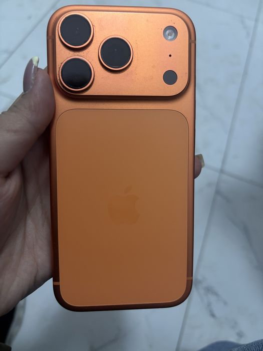 Iphone 17pro Оранжевый