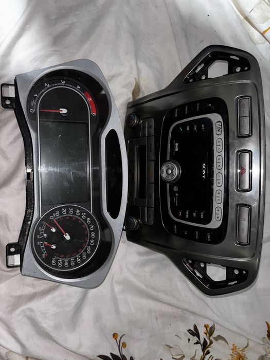 Vand ceas digital si radio