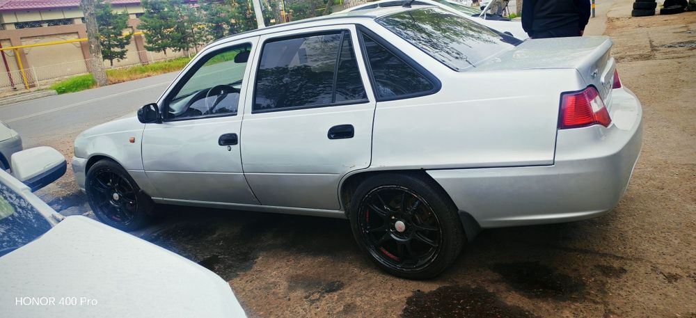 Nexia 2 sotiladi!
Mashina holati juda yaxshi, minishga tayyor.
Mo