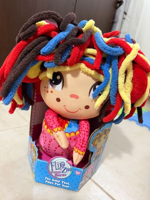 Păpușa Flip Zee Precious Girls
