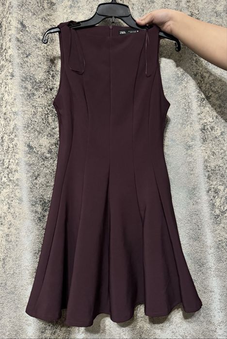 Платье Zara с этикеткой