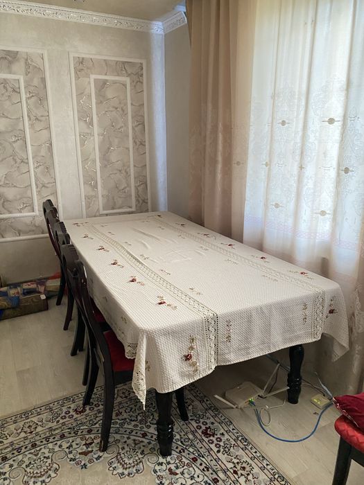 Стол со стульями