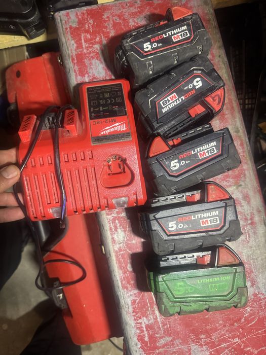 Milwaukee baterii 5ah , incarcator