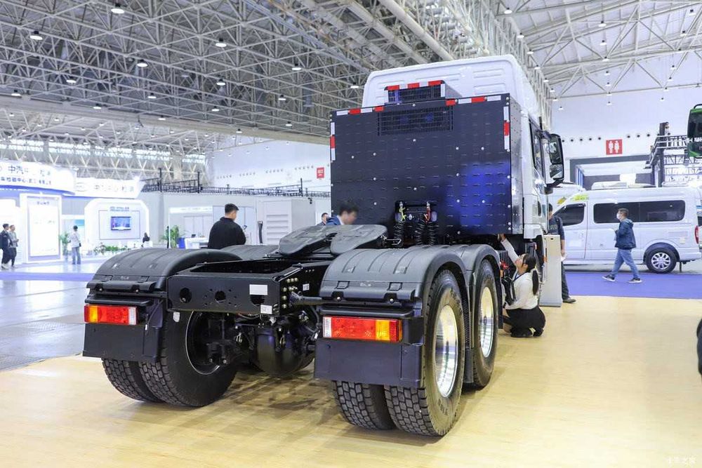 Электричиский Тягач Shacman Х5000