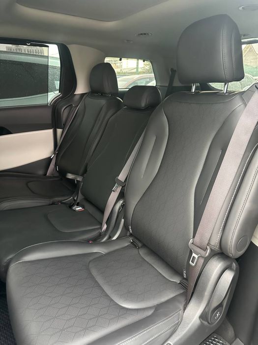 KIA Carnival Luxe 2023