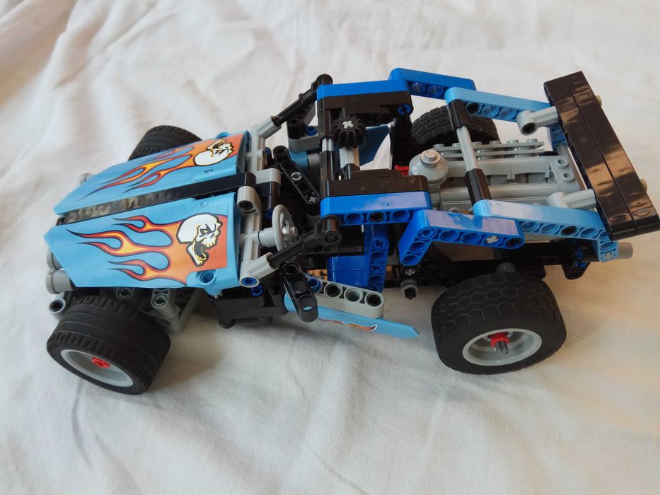 Lego Technic 42022, Masina tunata 2 in 1.