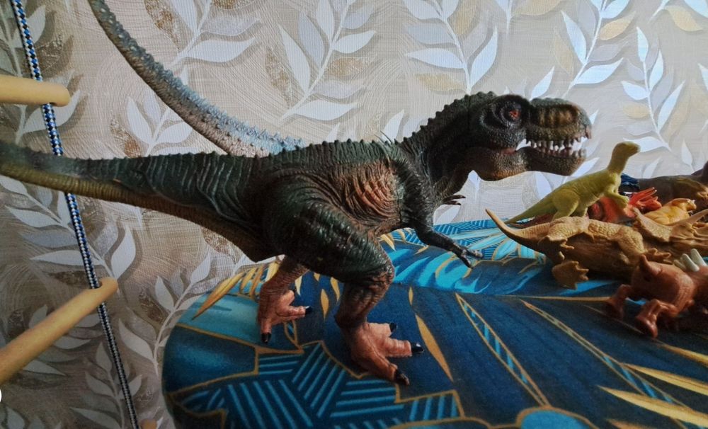 Динозавры рычащие и не только