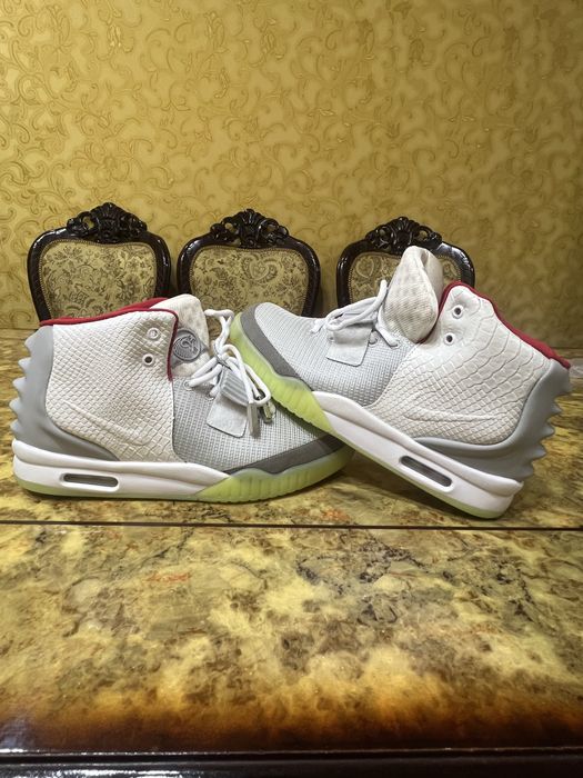 Продаю кроссовки Nike yezzy 2