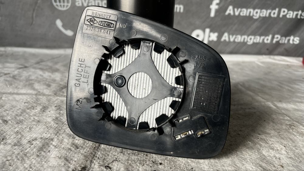 Стъкло от ляво огледало Dacia Duster 2010-