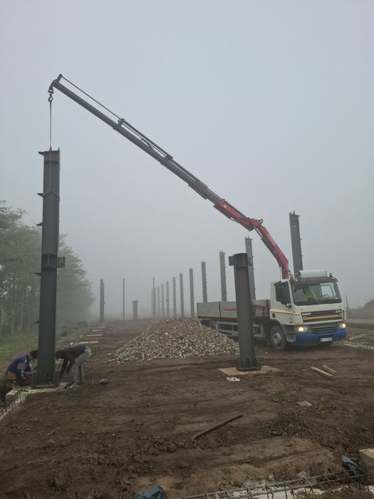 Inchiriez camion cu macara