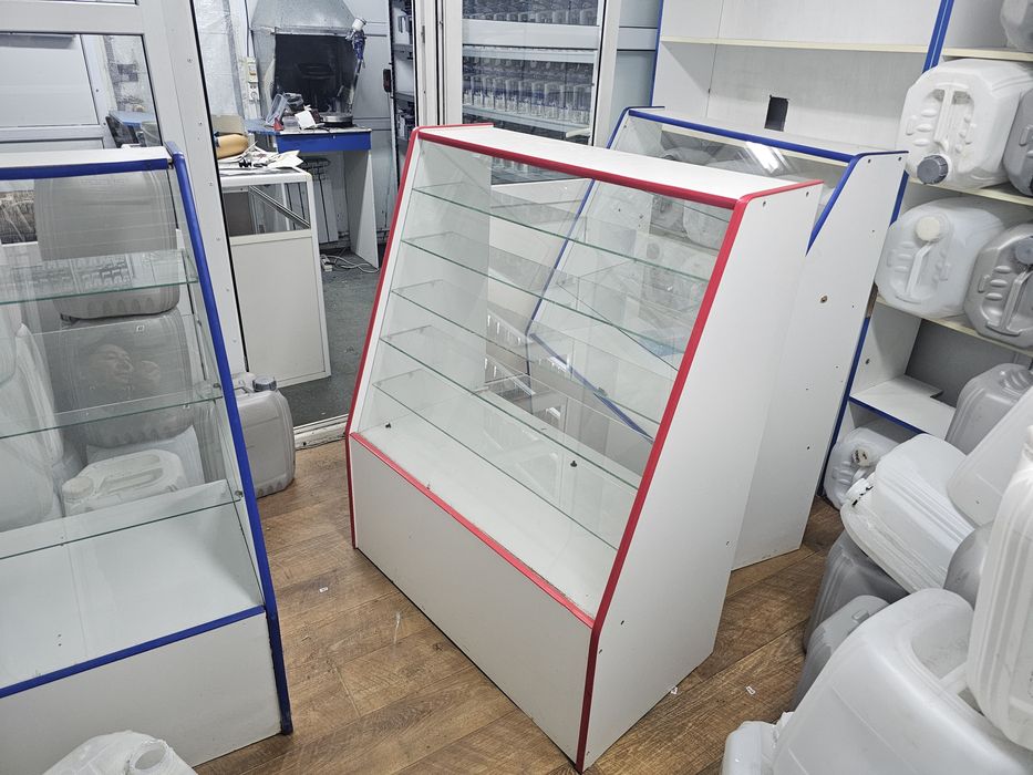 Продам ветрины для магазина