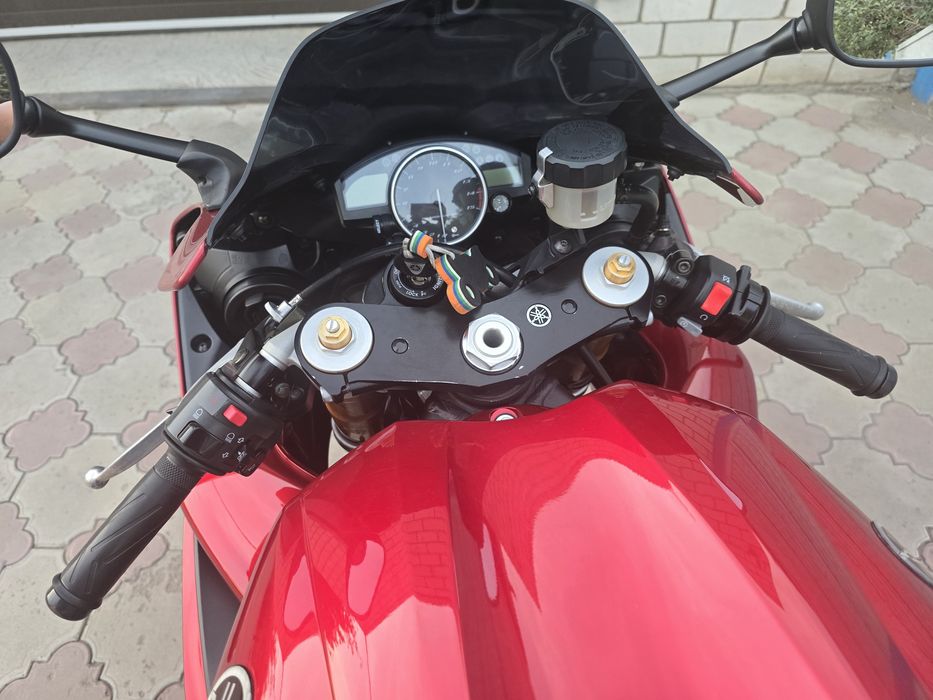 Мотоцикл Yamaha R1