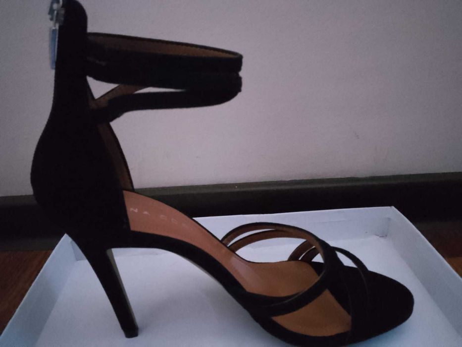 Sandale noi cu toc ANNA CORI, marimea 38!