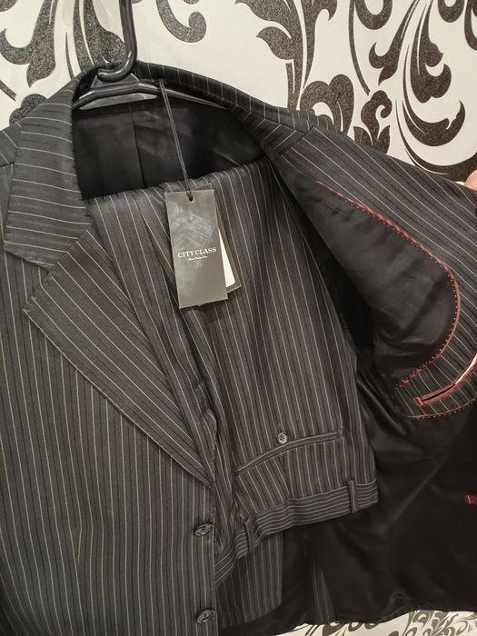 Продам костюм новый