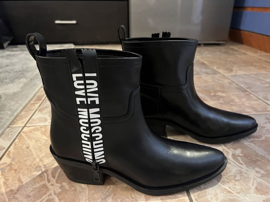 Боти естествена кожа Love Moschino