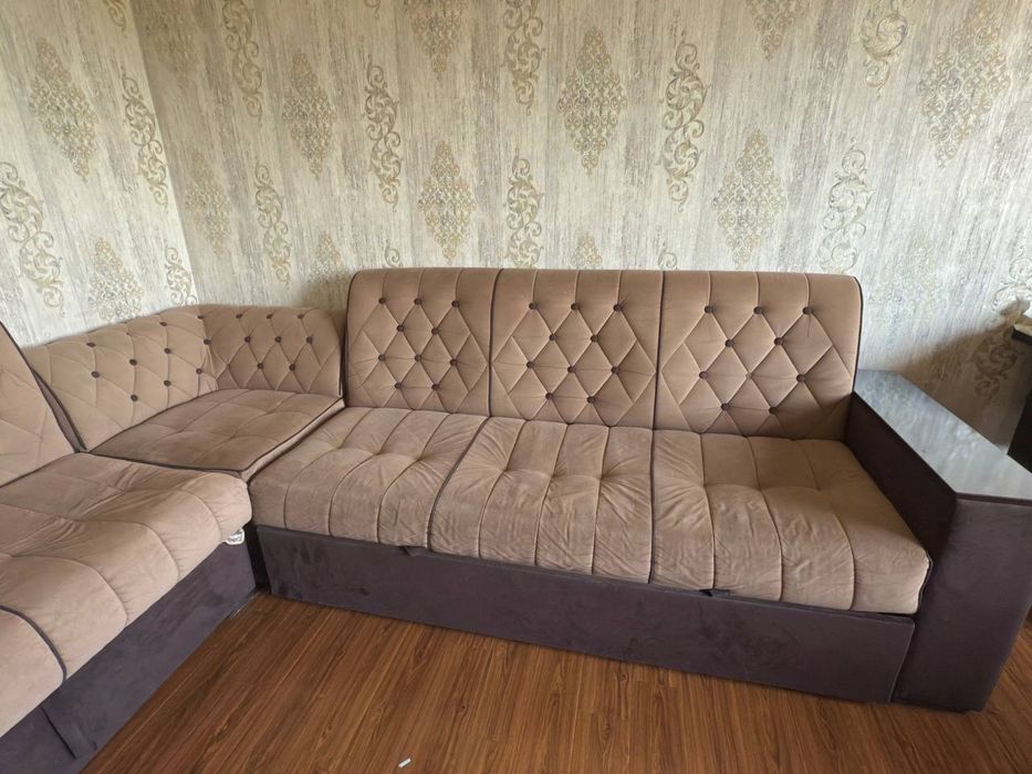 Угловой мягкий диван