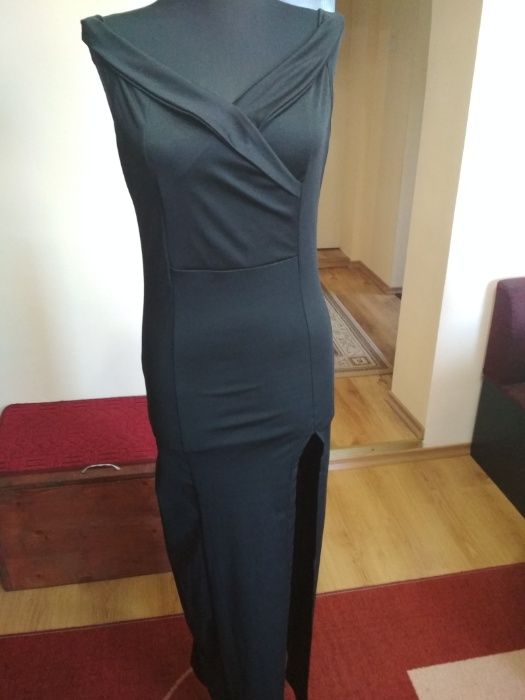 Дълга черна рокля