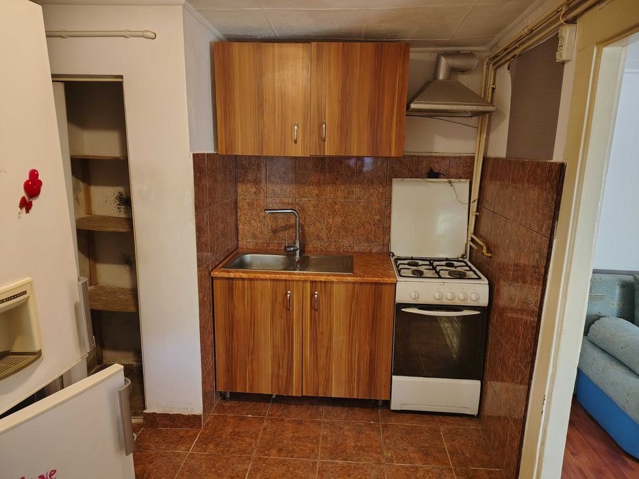 Vând casă cu 1 cameră, curte comună, str. Călărașilor