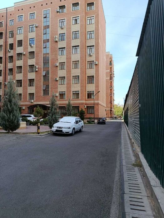 Ц квартал Чиланзар ул.Мехр и Катартал туйхона "Окшам"дуплекс  331 кв.м