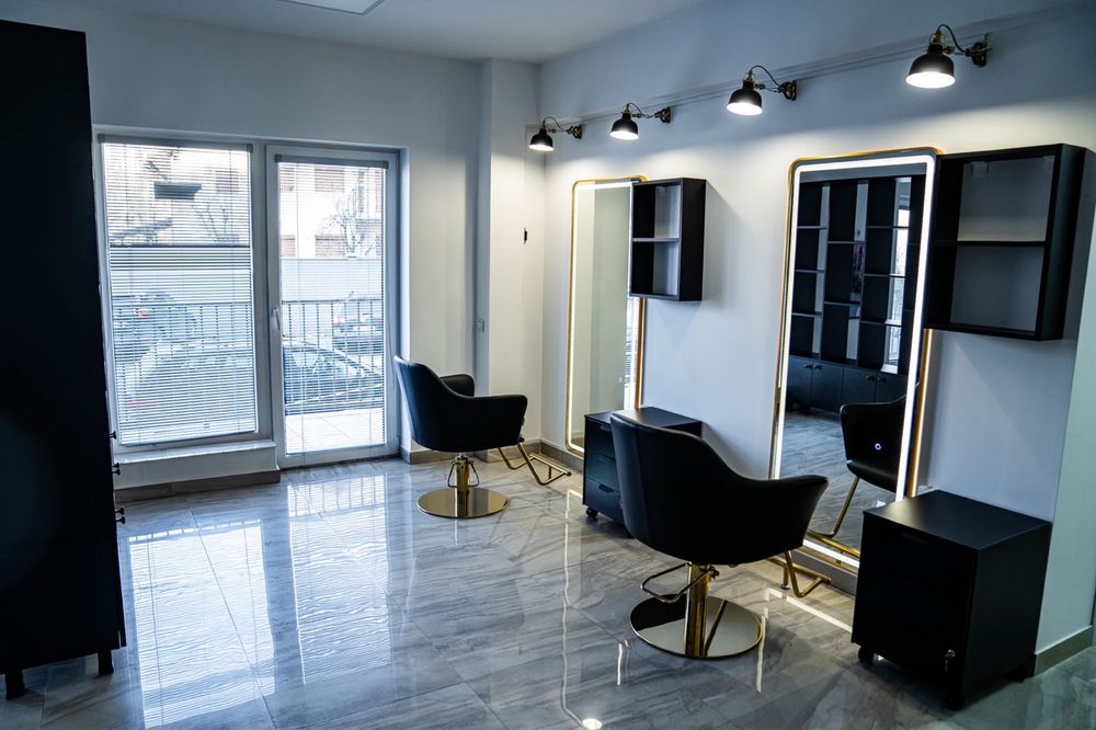 Baia Mare -posturi coafura si makeup/ manichiura de inchiriat