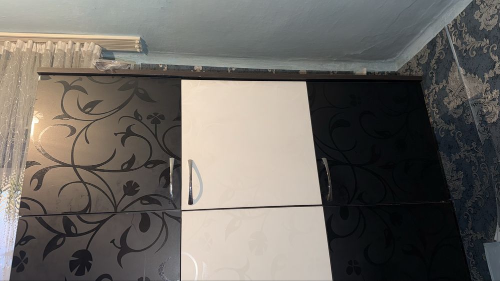 Шкаф с 3 дверями