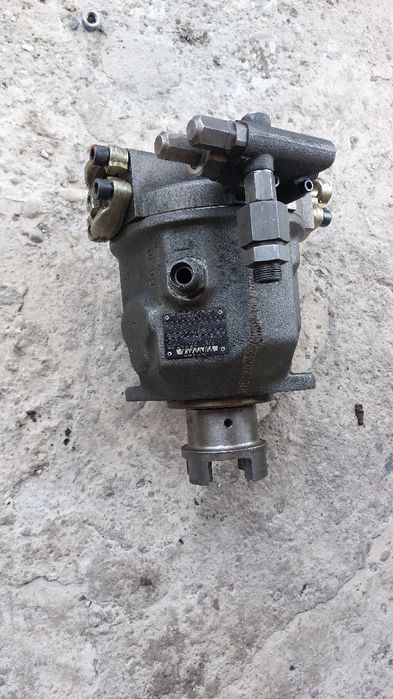 Vând pompa hidraulica