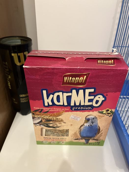 Продаю попугая вместе клетками